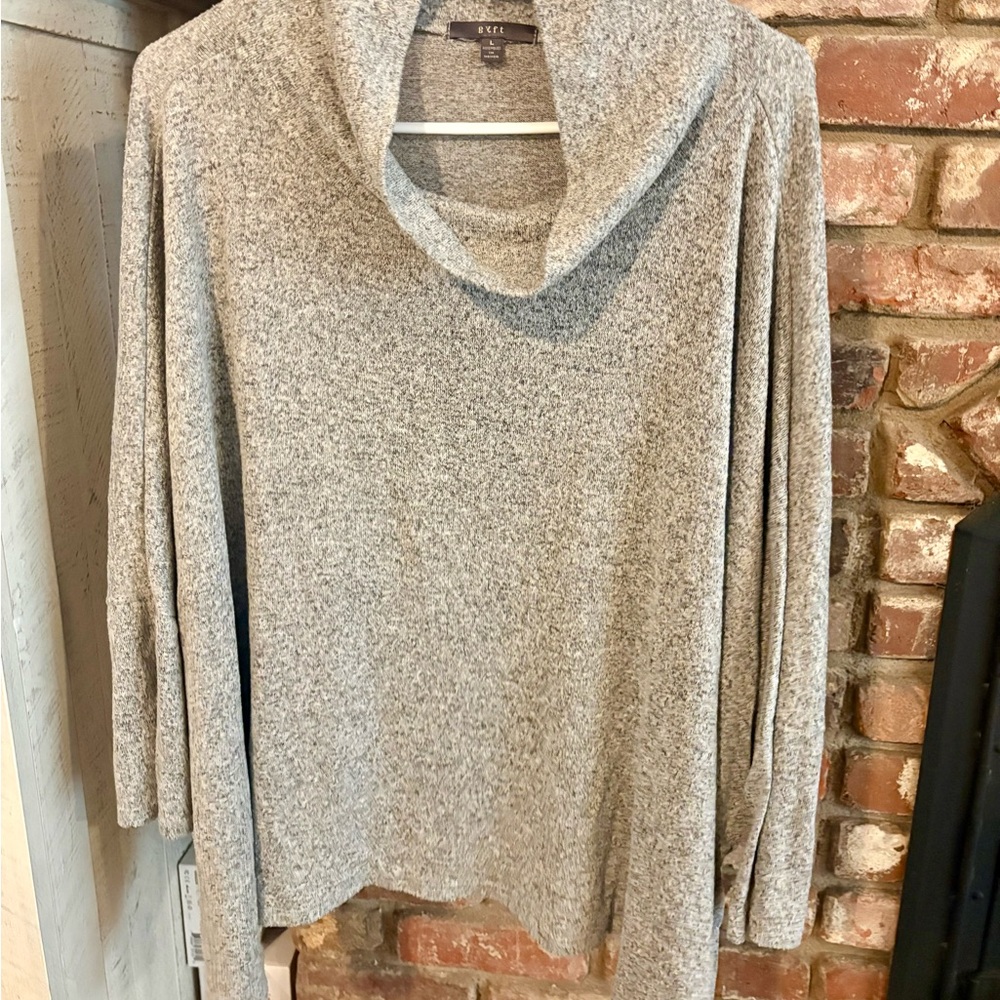 Gyft Women's Gray Sweater